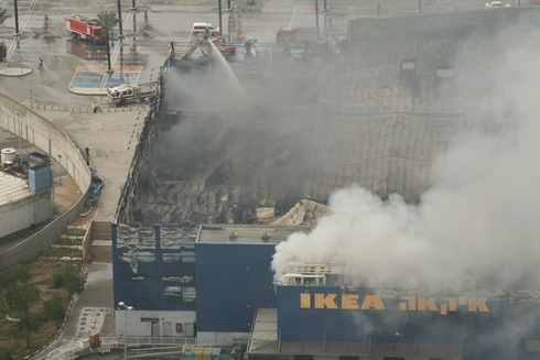השריפה באיקאה נתניה. העשן ניצפה בכל עיר