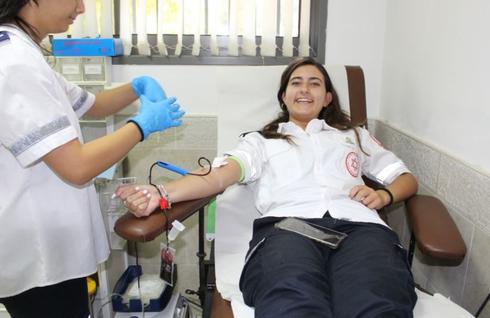 התרמת דם ושיער בתחנת מד"א בנתניה - צילום: דוברות מד"א